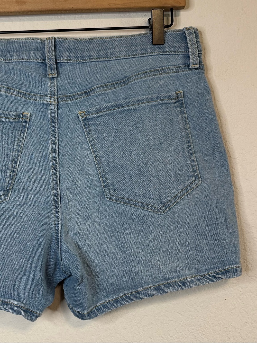 Banana Republic High Rise Light Wash Denim Blue Jean 4” Shorts Size 30/10 - Picture 8 of 12